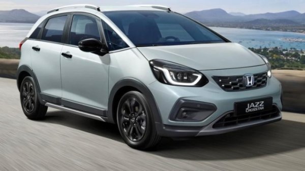 Обновен през 2023 г., този японски мъник е MPV от B-сегмента с дължина 4089 mm. Пълен хибрид във всичките му версии, двигателят осигурява обща мощност от 122 к.сѝ. Нивото на оборудване Elegance (най-ниското в гамата) отделя 102 г/км CO2. Малкият размер не жертва комфорта, а разходът от 4,5 литра на 100 км и ниската цена, която започва от 53 990 лева, го правят отличен вариант за тези, които търсят икономичен и ефективен хибрид.
